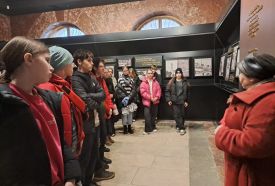 Сегодня состоялась интересная экскурсия для 7в в памятное и священное для всех петербуржцев место - Пискарёвский мемориал